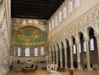サンタポリナーレ・ヌオーヴォ聖堂―内装１ 2015年2月