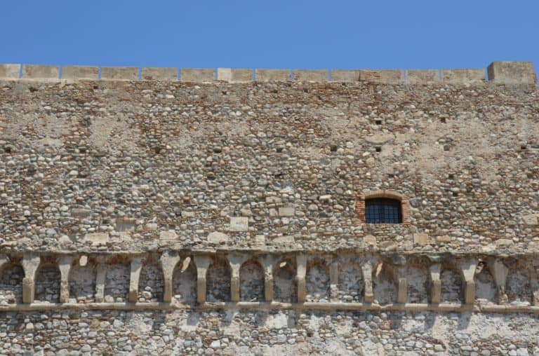 Reggio di Calabria – window of the castle, July 2015 (Calabria)