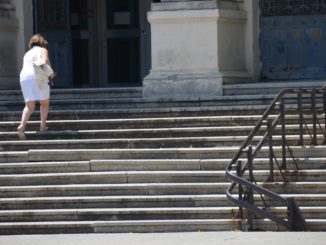 Reggio di Calabria – statue of woman, July 2015