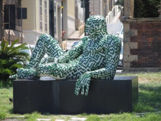 Reggio di Calabria – statue of woman, July 2015