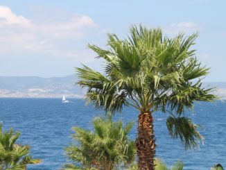 Reggio di Calabria – statue of woman, July 2015