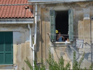 Reggio di Calabria – statue of woman, July 2015