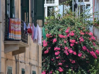 Reggio di Calabria – statue of woman, July 2015