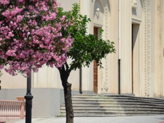 Reggio di Calabria – statue of woman, July 2015