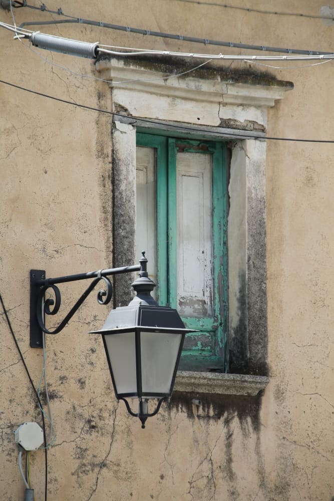 Roccella Jonica – lamp and green window, July 2015 (Calabria)