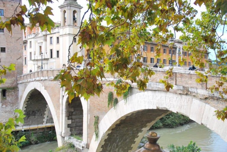 Italia, Roma – vista del ponte, novembre 2013 (Roma)