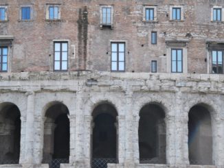 Vivere in un rudere – Teatro Marcello a Roma