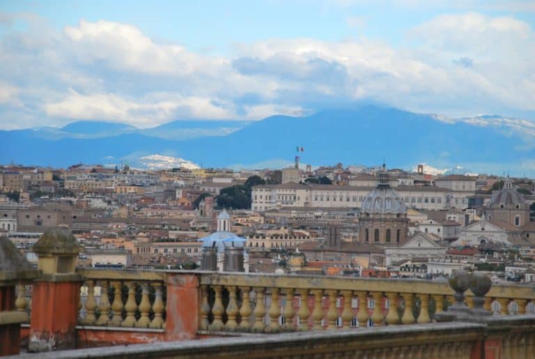 イタリア、ローマ－山のある景色 2013年11月 (ローマ)