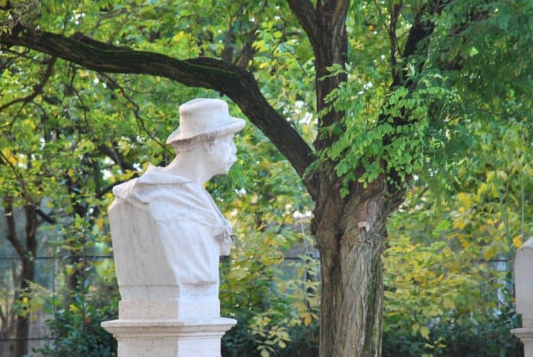 Italy, Rome – statue and tree, Nov.2013 (Roma)