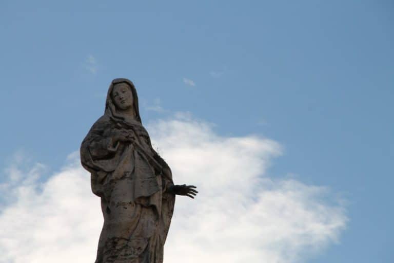 Italy, Rome – female statue, Nov.2013 (Roma)