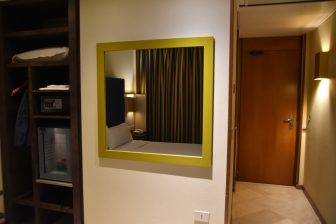 Italy-Rome-hotel-Comfort Hotel Rome Airport-room-mirror-door