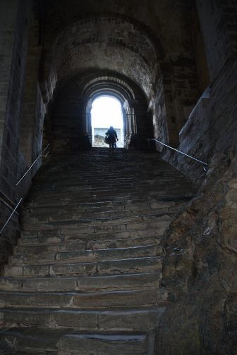 サクラ・ディ・サン・ミケーレ修道院内の死者の階段