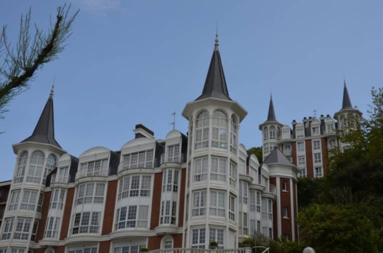 Spain, San Sebastian – two houses, May 2014 (San Sebastián)
