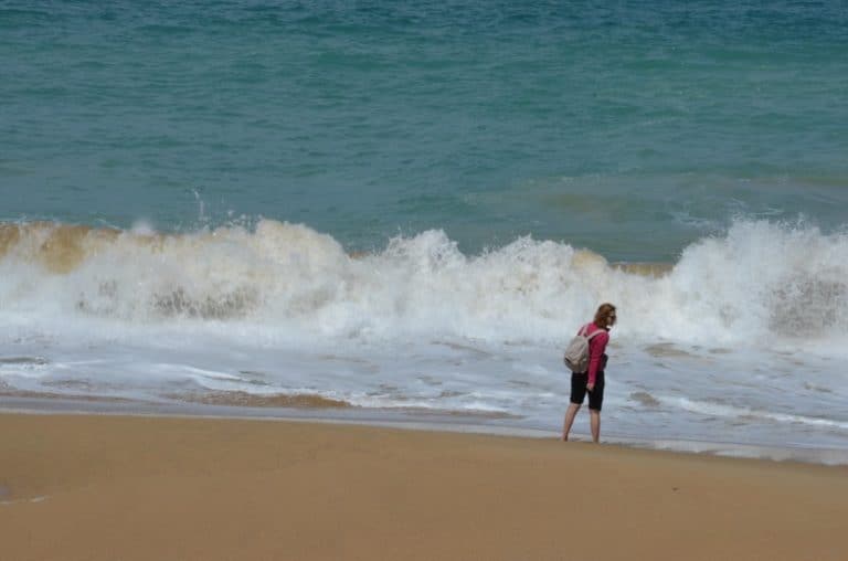 Spain, San Sebastian – woman on the edge of water, May 2014 (San Sebastián)