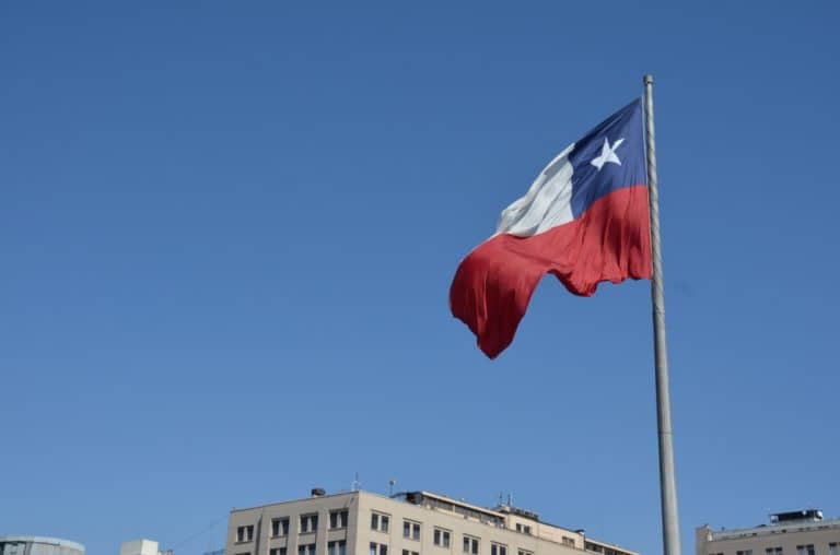 La Moneda – large flag, Dec.2015 (Santiago)