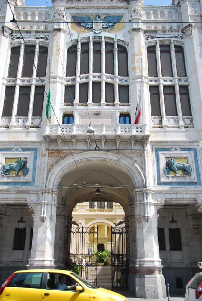 Italia, Sardegna, Cagliari – auto gialla, 2010 (Sardegna)