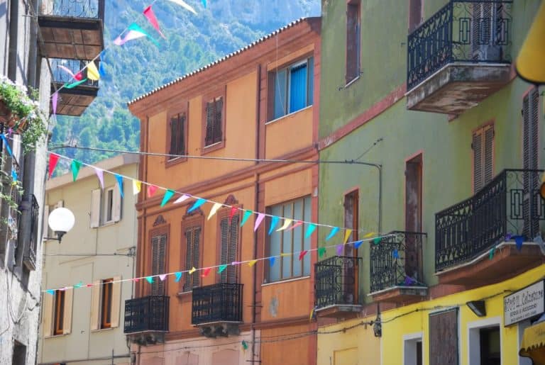 Italia, Sardegna, Dorgali – palazzi, 2010 (Sardegna)
