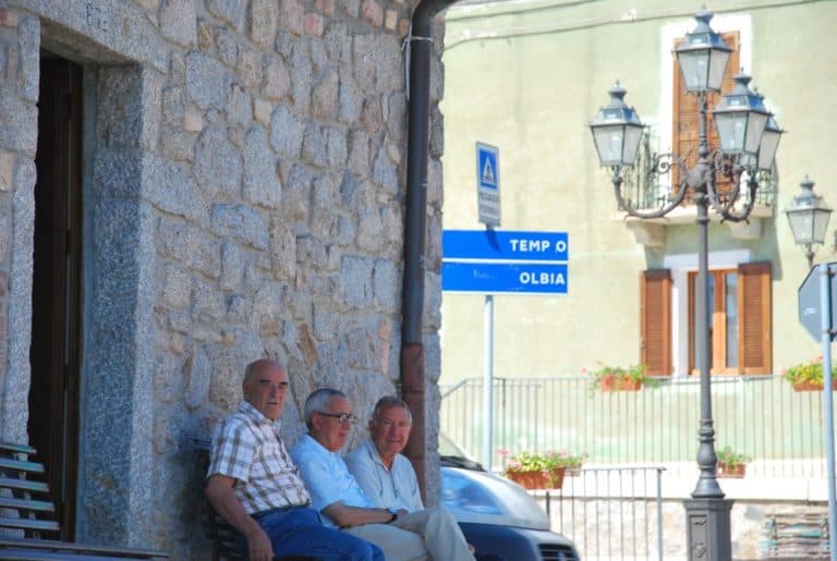 Italia, Sardegna – uomini anziani, 2010 (Sardegna)