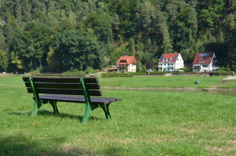 Rathen – bench and three houses, Aug.2015