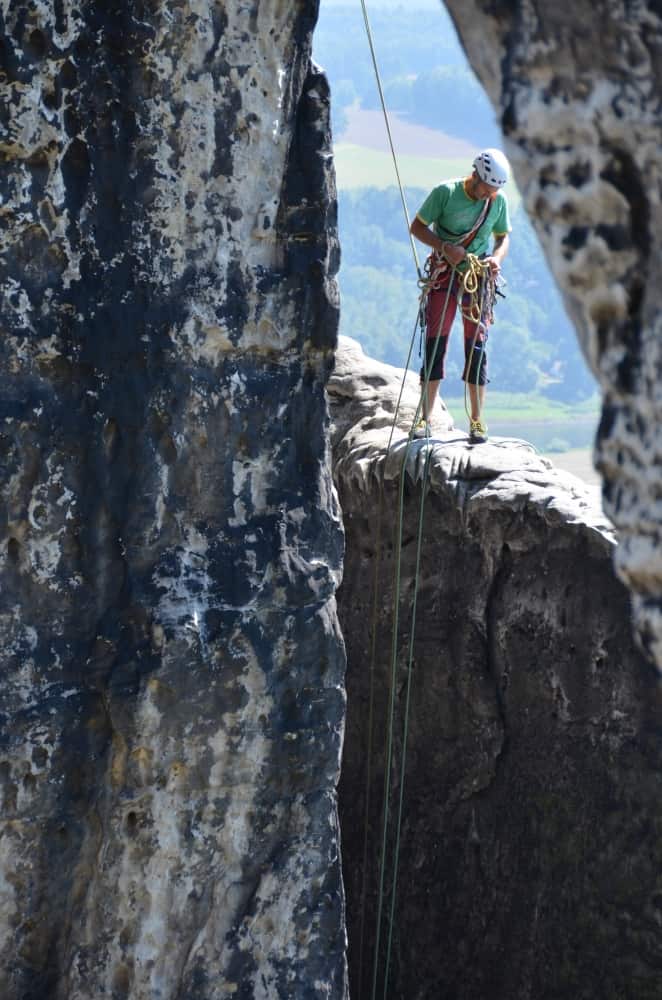 Bastei – arrampicatore con la corda, Agosto 2015