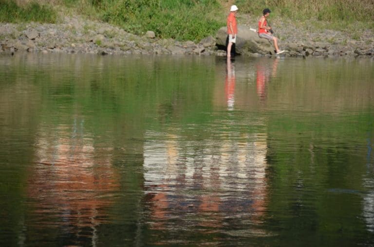 on Elbe – people in red, Aug.2015