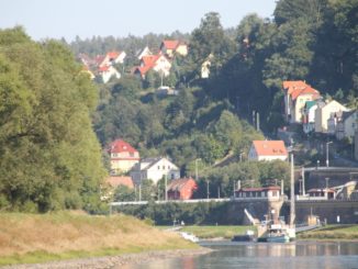 on Elbe – red train, Aug.2015