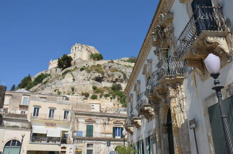 La città con la vergine Maria mascolina e il Cristo femminile