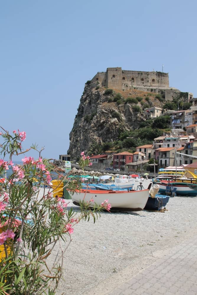 Scilla – castello sulla collina, Luglio 2015 (Calabria)