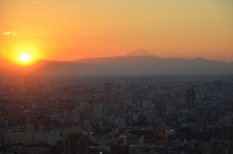 日本、東京、芝―夕陽と富士山 2015年1月 (東京)
