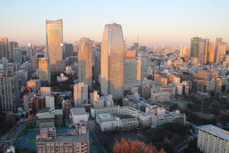 日本、東京、芝―ピンクのビル群 2015年1月 (東京)