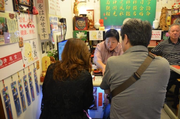 Shilin market – fortunetelling, May 2015 (Taipei)