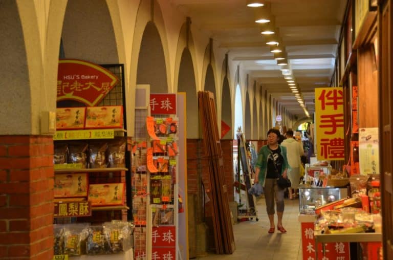 Shilin market – corridor, May 2015 (Taipei)