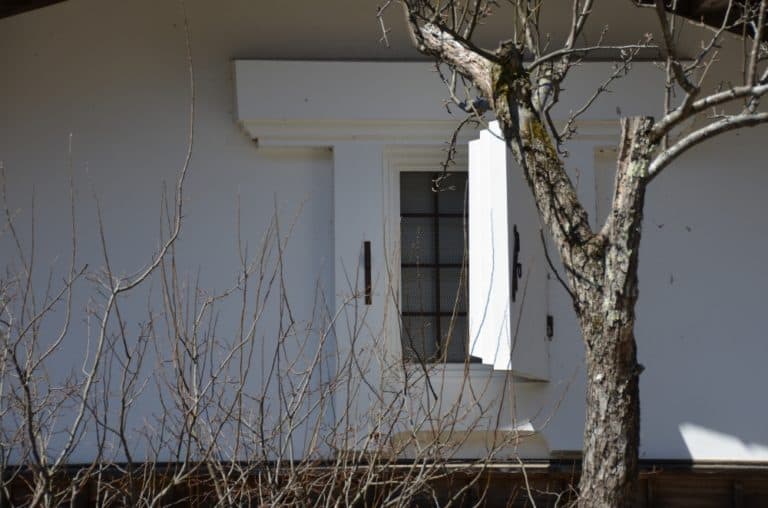 Shirakawago – window of storehouse, Mar.2016 (Gifu)