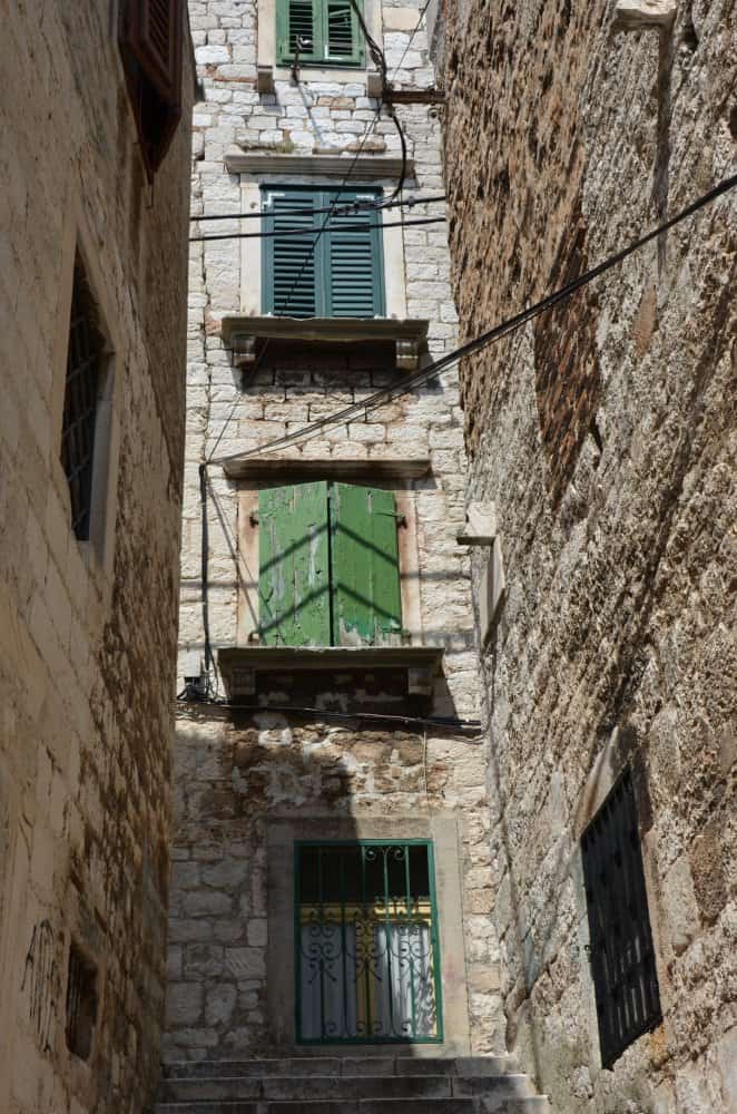 Croazia, Sibenico – finestre verdi, lug. 2014 (Sibenico)