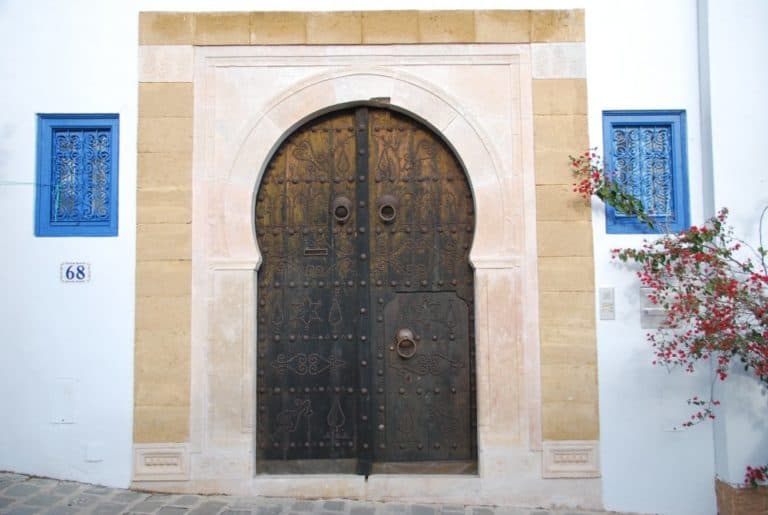 Tunisia, Sidi Bou Said – brown door, Dec. 2008 (Tunis)