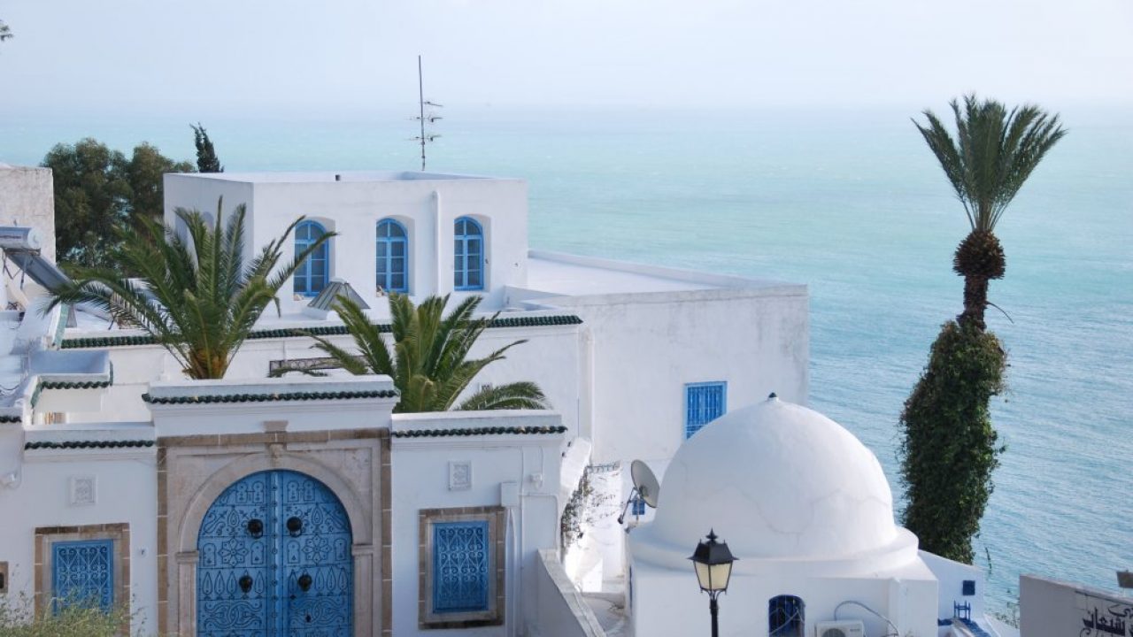 青と白の町 シディ ブ サイド チュニジア