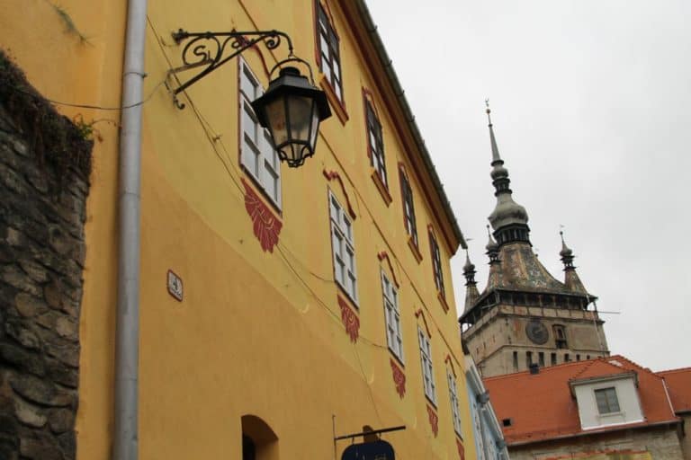 Romania, Sighisoara – lampione, apr. 2014 (Sighisoara)