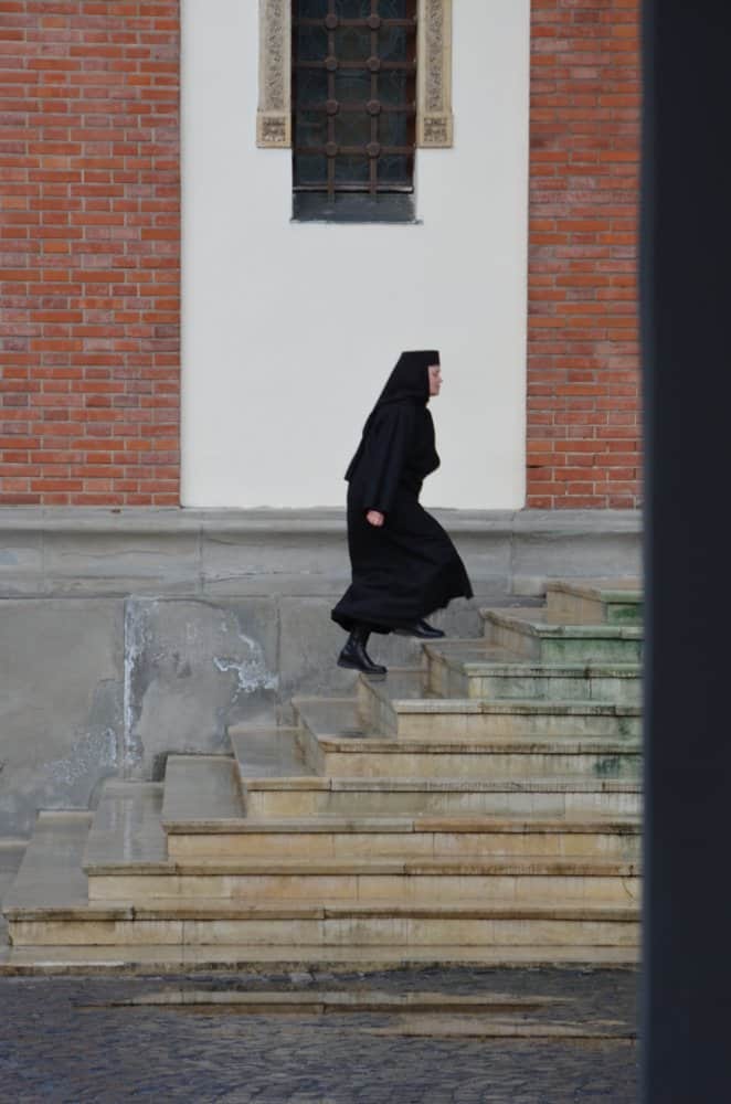 Romania, Sinaia – nun, Apr. 2014 (Sinaia)