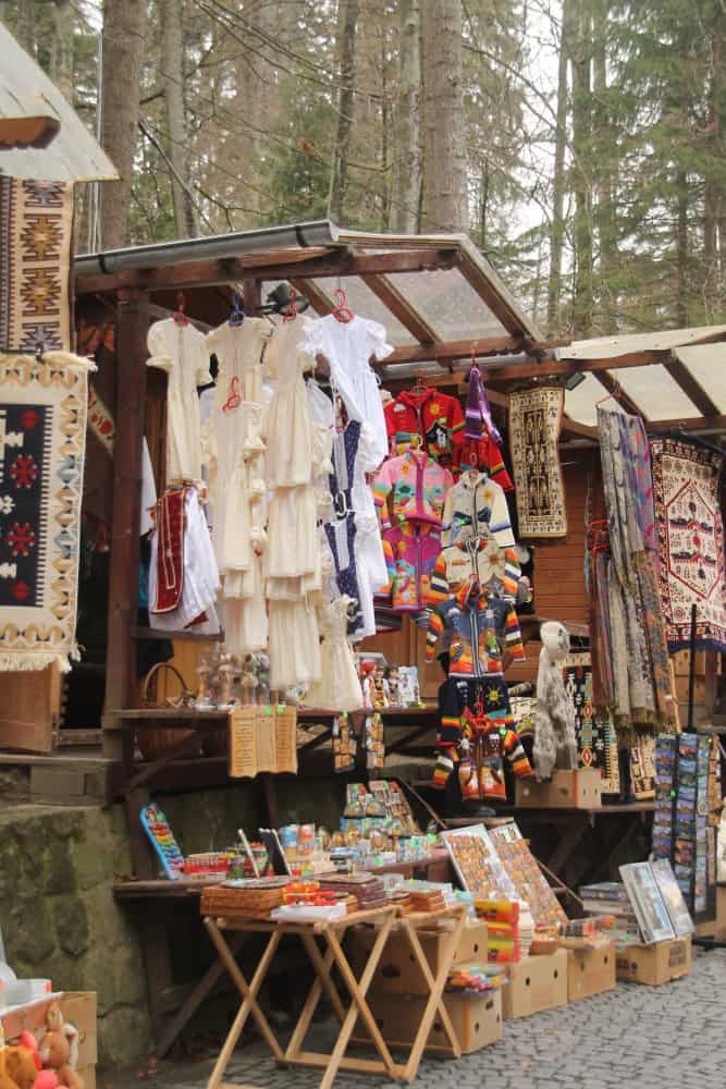 Romania, Sinaia – stalls, Apr. 2014 (Sinaia)