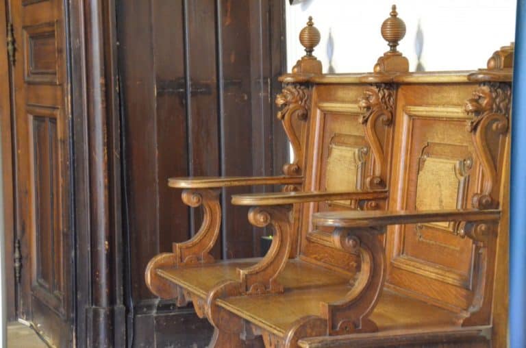 Romania, Sinaia – wooden chair, Apr. 2014 (Sinaia)