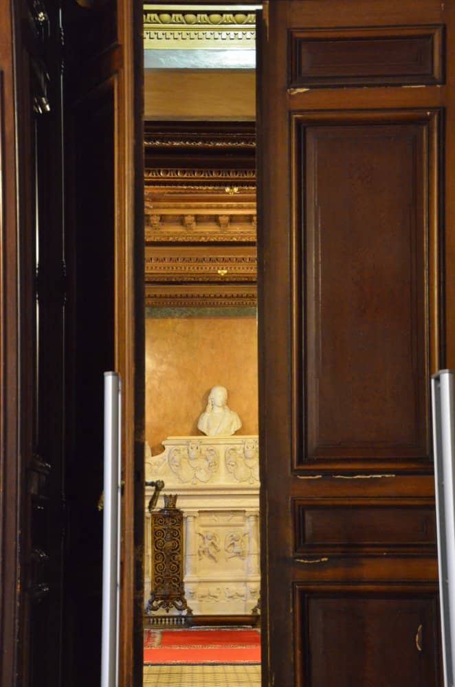 Romania, Sinaia – open door, Apr. 2014 (Sinaia)