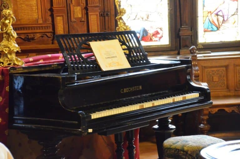 Romania, Sinaia – piano, Apr. 2014 (Sinaia)