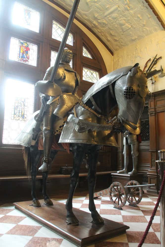 Romania, Sinaia – knight, Apr. 2014 (Sinaia)