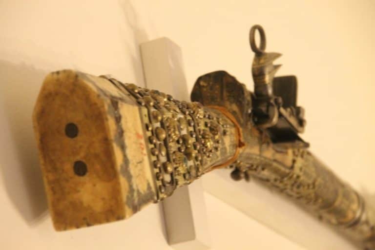 Romania, Sinaia – gun, Apr. 2014 (Sinaia)