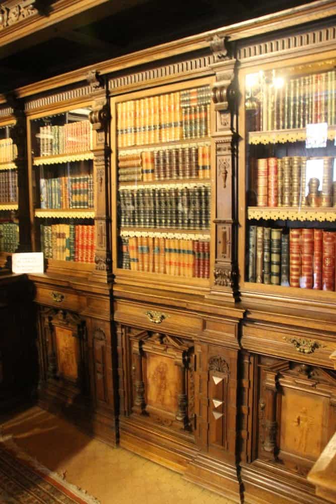 Romania, Sinaia – secret door, Apr. 2014 (Sinaia)