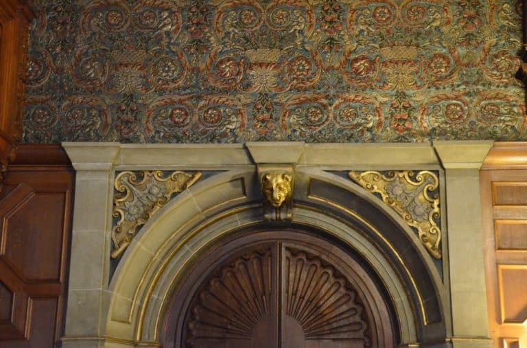 Romania, Sinaia – leather wall, Apr. 2014 (Sinaia)