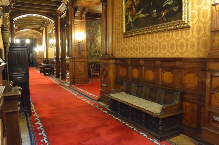 Romania, Sinaia – red corridor, Apr. 2014 (Sinaia)