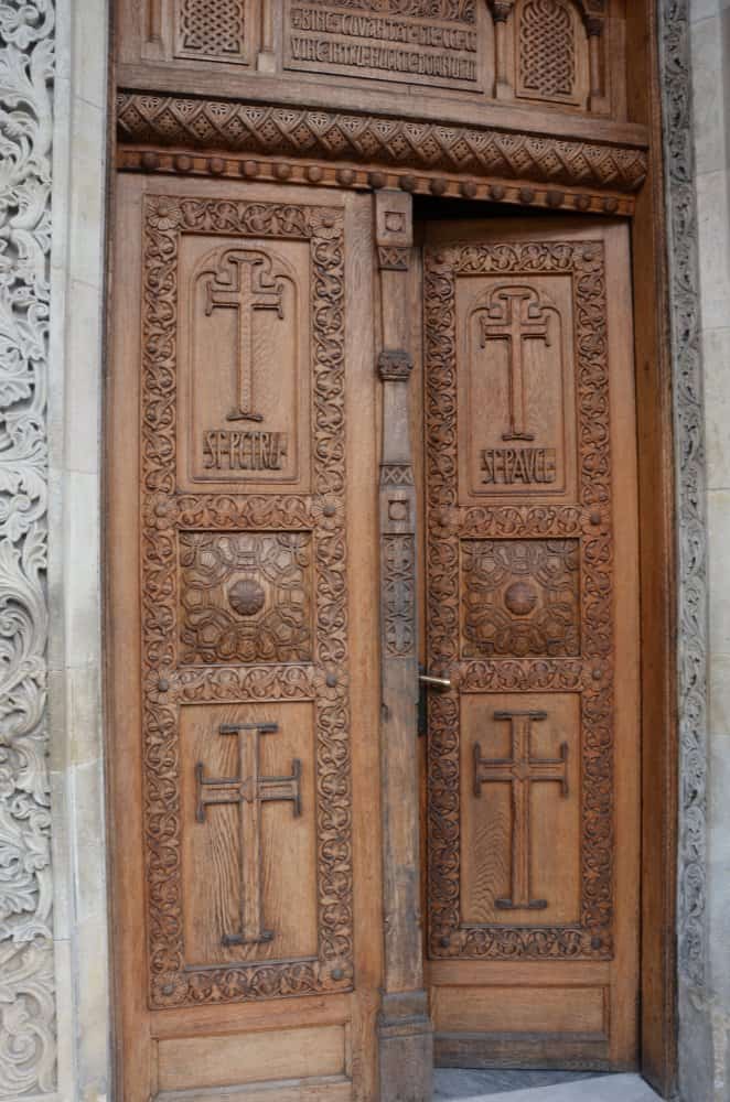 Romania, Sinaia – woodcarving, Apr. 2014 (Sinaia)