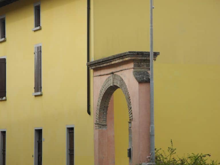 Solferino – arch in the town, Oct.2017 (Lombardia)