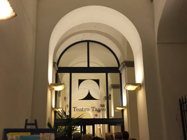 Sorrento – entrata del teatro, Ott.2015 (Costiera Amalfitana)